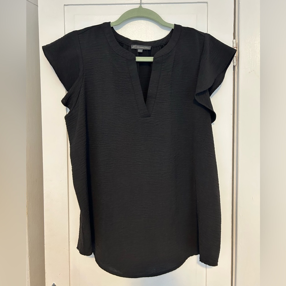 Adrianna Papell Black Ruffle Sleeve Top. Size large